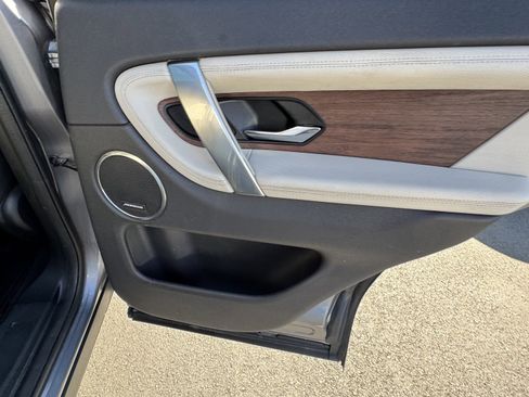 Used 2023 Land Rover Discovery Sport SE R-Dynamic image 14