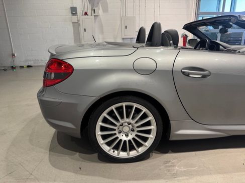 Used 2010 Mercedes-Benz SLK 300 image 8