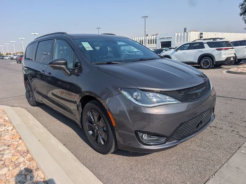 Used 2020 Chrysler Pacifica Limited w/ Advanced Safetytec Group FWD image 4