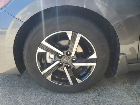 Used 2024 Nissan Sentra SV FWD image 9