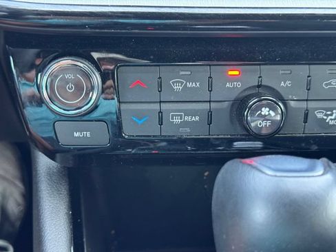 Certified 2025 Jeep Compass Trailhawk w/ Sun & Sound Group AWD/4WD image 34