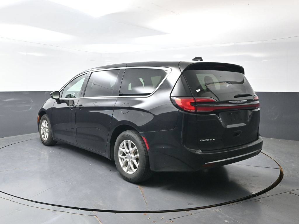 Used 2025 Chrysler Pacifica Select FWD image 7