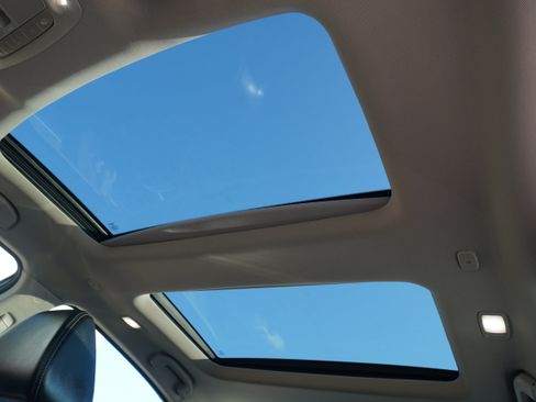 Used 2016 Nissan Maxima Platinum w/ Interior Lighting Package image 19