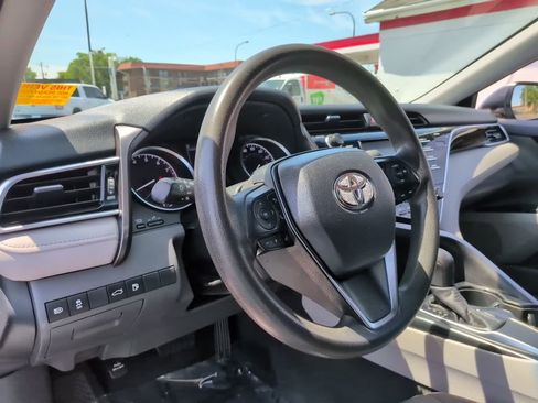 Used 2018 Toyota Camry LE FWD image 27
