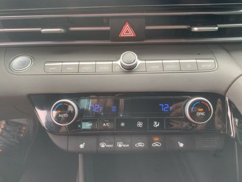 Used 2023 Hyundai Elantra SEL w/ Convenience Package image 16