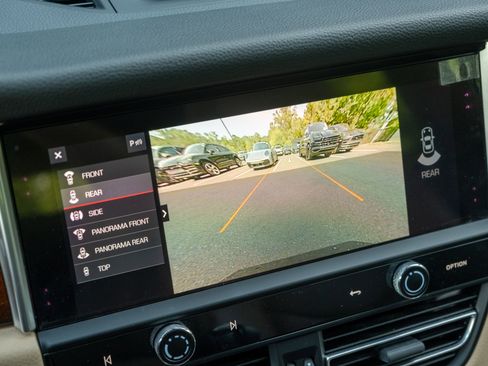 Certified 2022 Porsche Macan AWD/4WD image 27