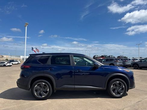 Certified 2025 Nissan Rogue SV FWD image 22
