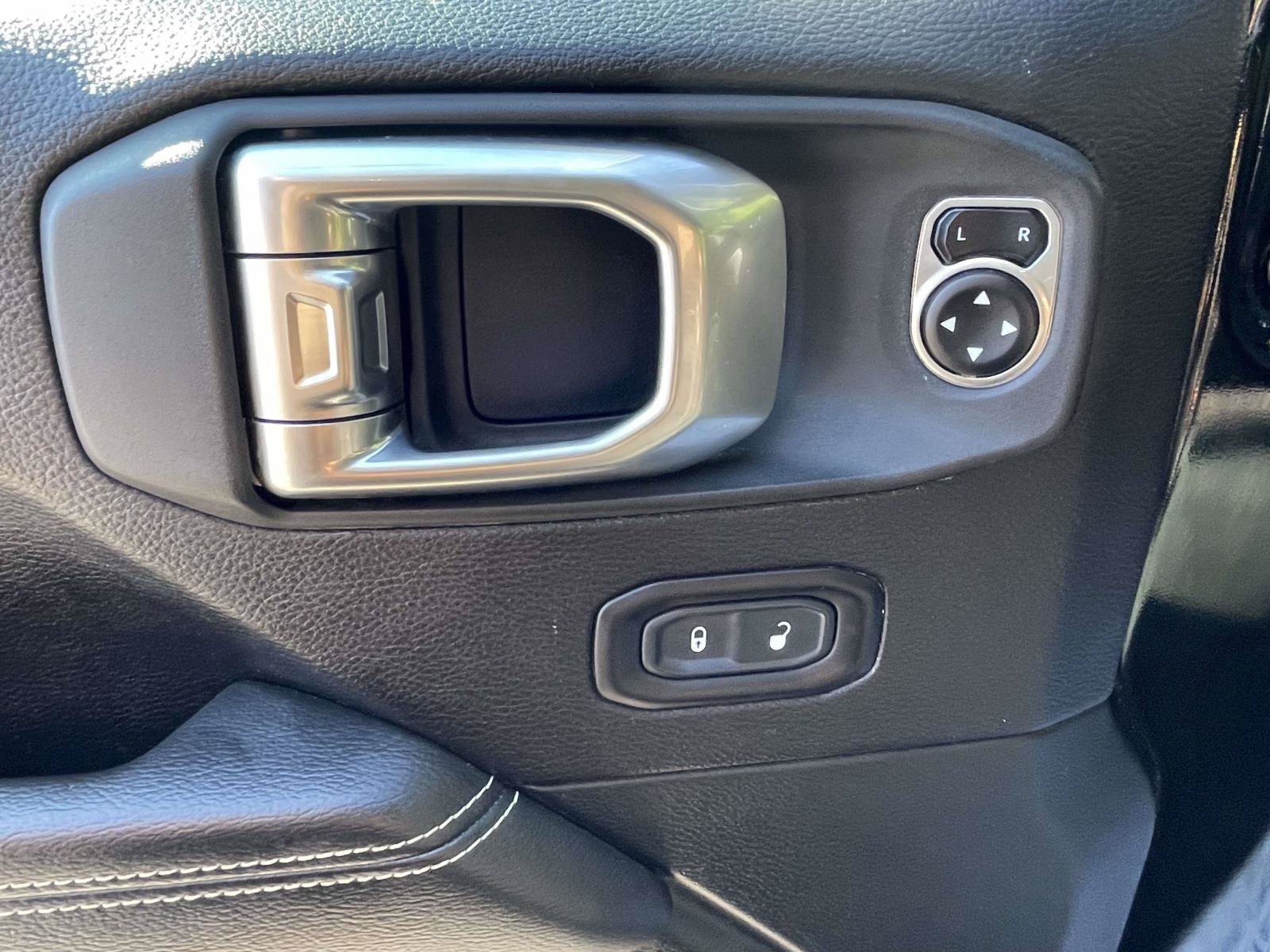 Used 2020 Jeep Wrangler Unlimited Sahara AWD/4WD image 20