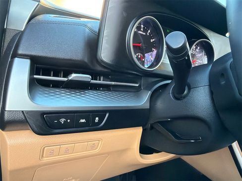 Used 2023 Kia Carnival LX image 33