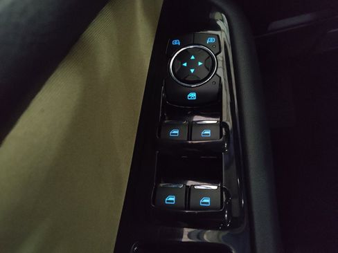 Used 2019 Ford Edge SEL image 27