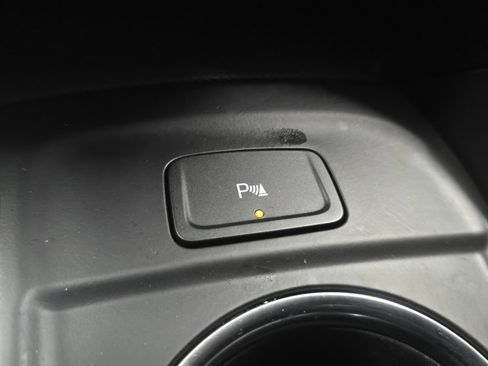 Used 2023 Chevrolet Equinox LT image 28