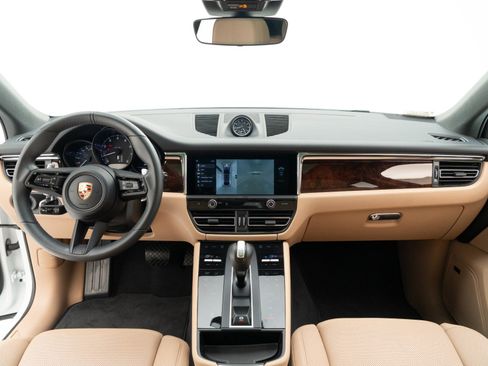 Used 2025 Porsche Macan image 18