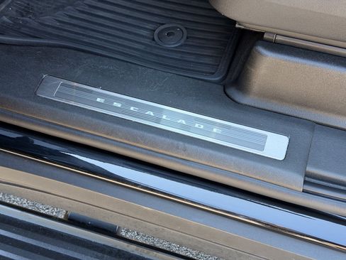 Used 2023 Cadillac Escalade V AWD/4WD image 34