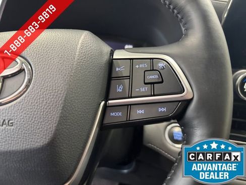 Used 2022 Toyota Highlander XLE AWD/4WD image 19