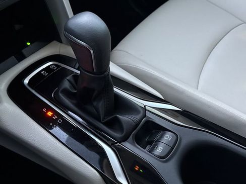 Used 2024 Toyota Corolla Cross XLE w/ Convenience Package image 27