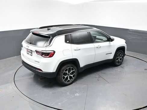 Used 2025 Jeep Compass Limited AWD/4WD image 39