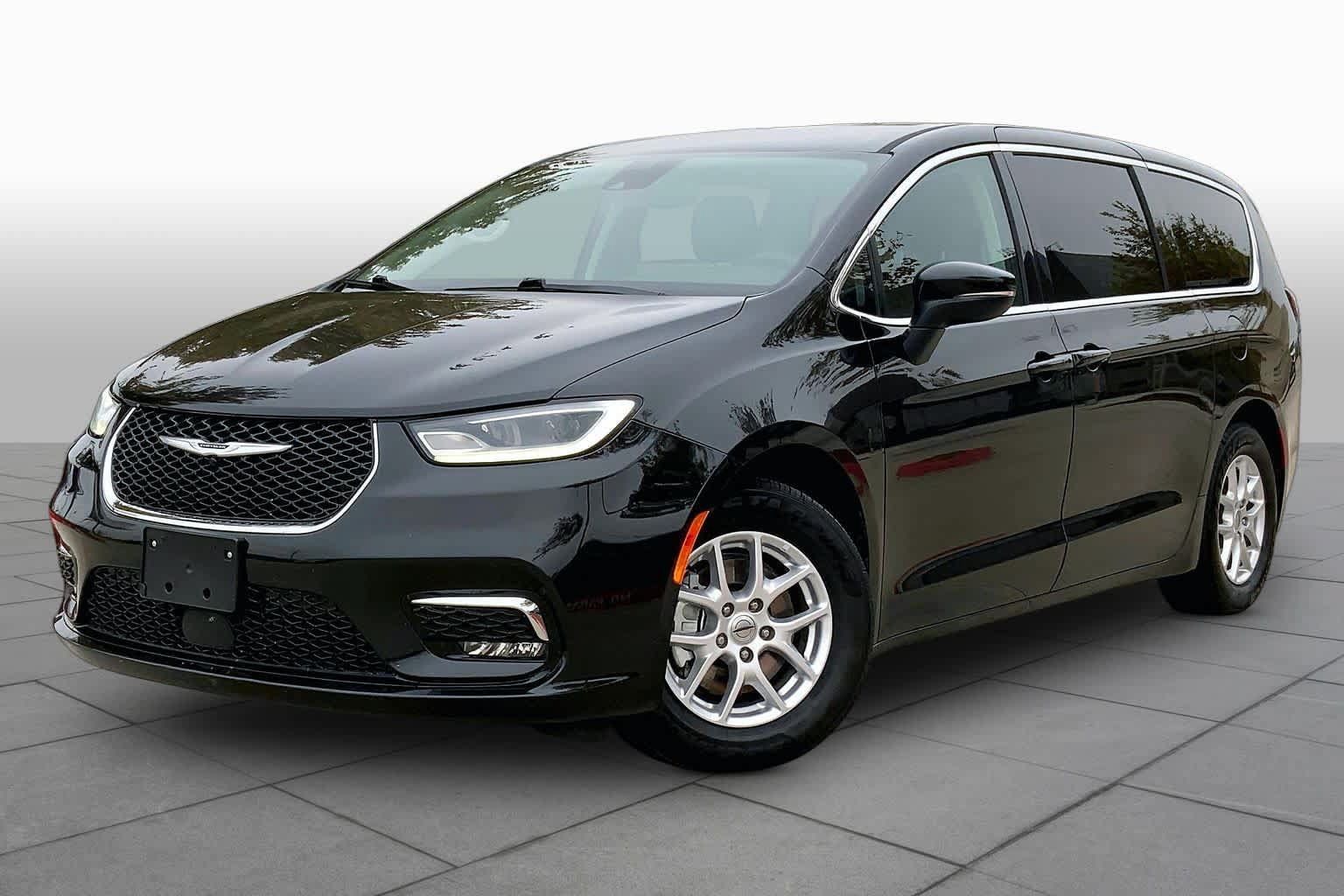 Used 2023 Chrysler Pacifica Touring-L FWD image 1