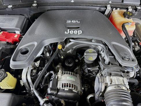 Used 2019 Jeep Wrangler Sport image 37