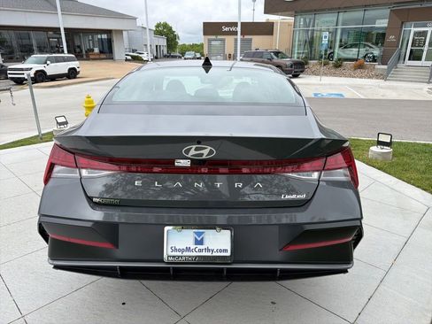New 2026 Hyundai Elantra Limited FWD image 4