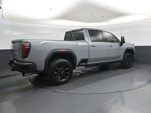 Used 2024 GMC Sierra 2500 AT4 w/ AT4 Premium Plus Package AWD/4WD image 4