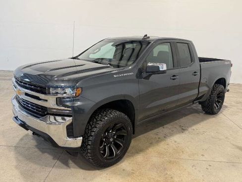 Used 2020 Chevrolet Silverado 1500 LT w/ Trailering Package image 2
