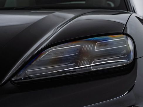 Certified 2025 Porsche Macan 4S Electric AWD/4WD image 7