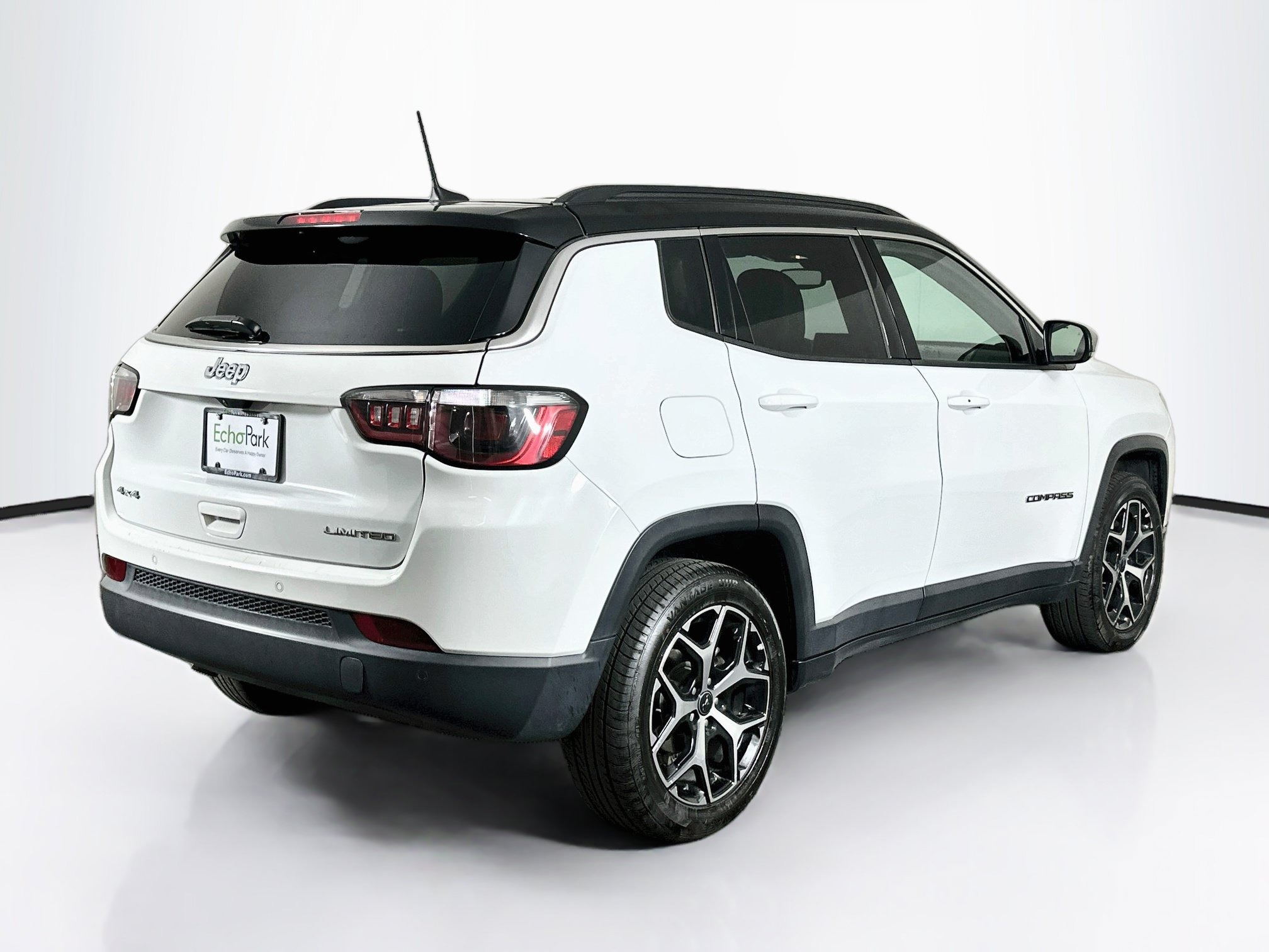 Used 2025 Jeep Compass Limited AWD/4WD image 9