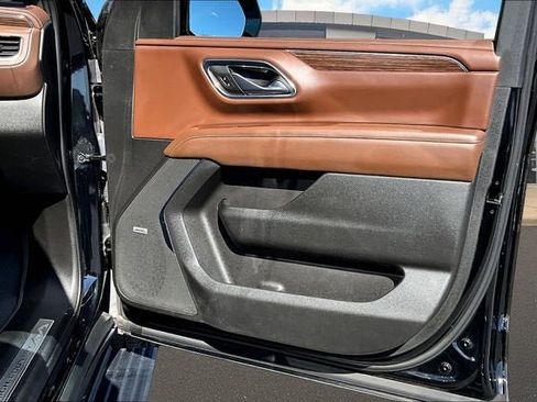 Certified 2023 Chevrolet Suburban High Country AWD/4WD image 19