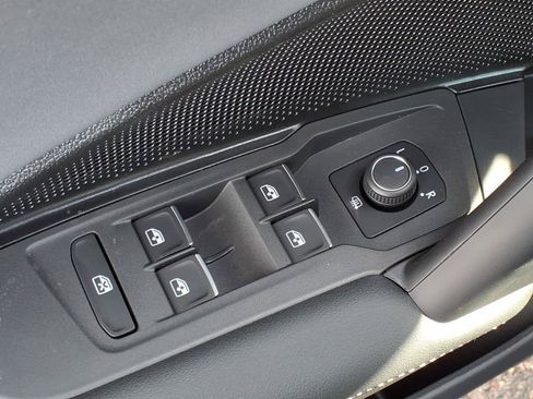 New 2026 Volkswagen Tiguan SE AWD/4WD image 9