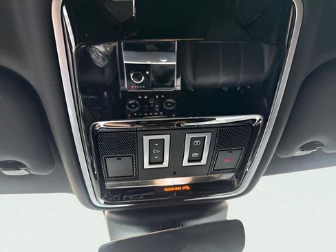 Used 2019 Land Rover Range Rover Velar R-Dynamic SE image 21