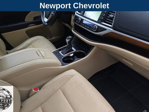 Used 2017 Toyota Highlander Limited w/ Protection Package #3 image 18