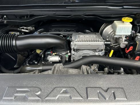 Used 2019 RAM 1500 Laramie AWD/4WD image 12