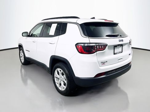 Used 2024 Jeep Compass Latitude AWD/4WD image 8