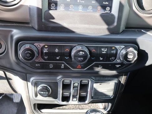 Used 2018 Jeep Wrangler Unlimited Sport S image 31