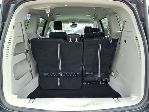 Used 2023 Chrysler Pacifica Touring-L image 31