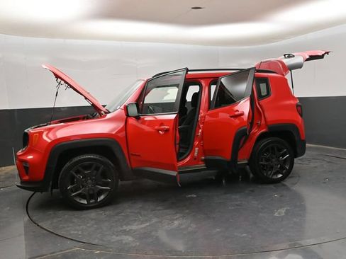 Used 2022 Jeep Renegade Latitude w/ Sun/Sound Group AWD/4WD image 34