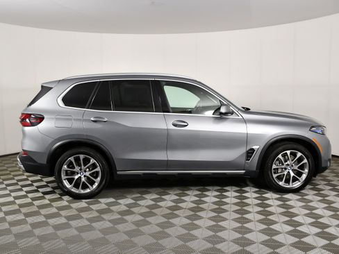 Used 2024 BMW X5 xDrive40i w/ Premium Package AWD/4WD image 5