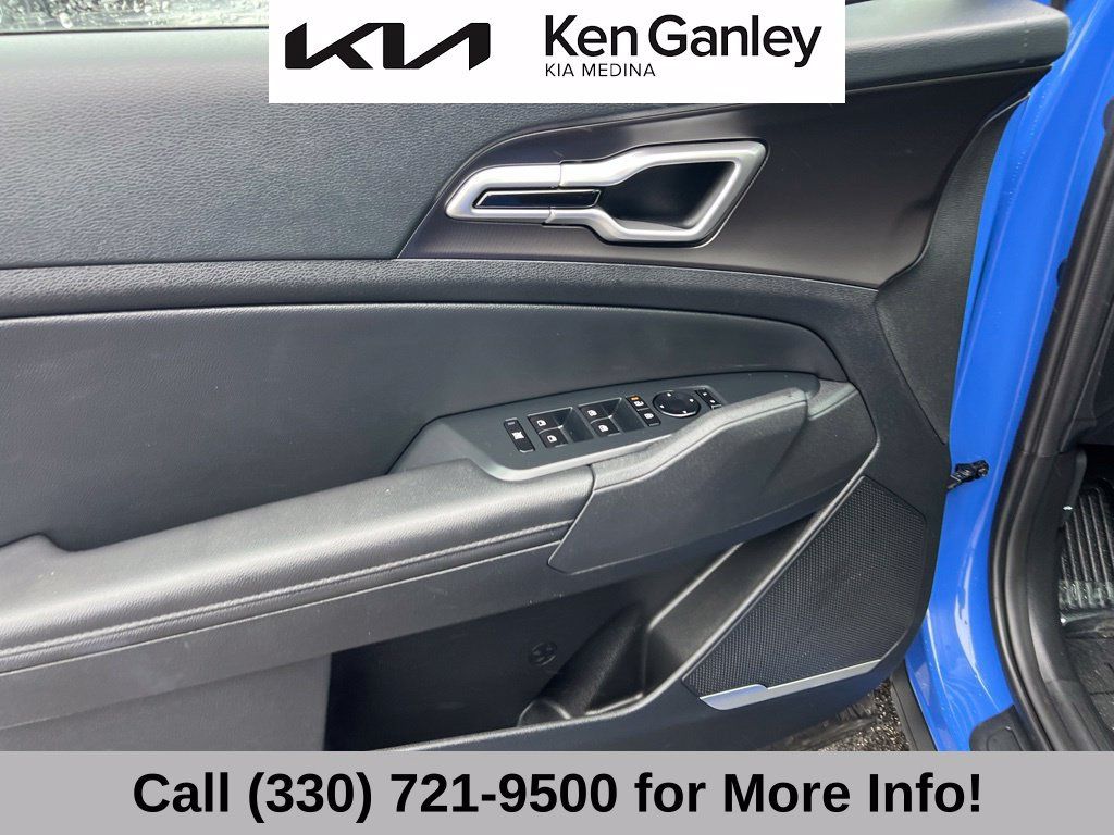 Certified 2026 Kia Sportage EX w/ EX Panorama Roof Package FWD image 25