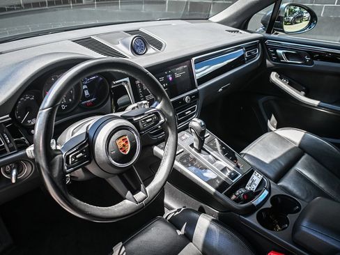 Used 2023 Porsche Macan AWD/4WD image 9