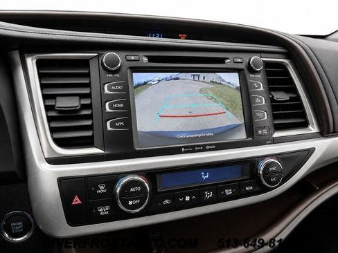 Used 2017 Toyota Highlander XLE AWD/4WD image 16