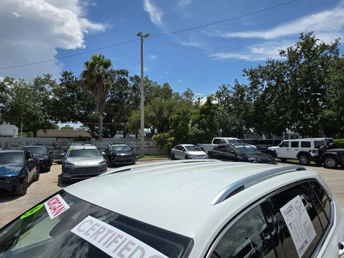 Used 2024 Volkswagen Tiguan SE FWD image 11
