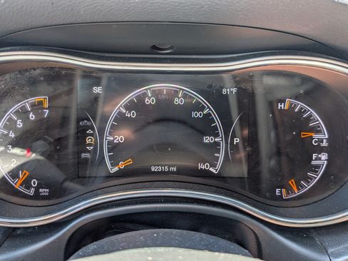 Used 2020 Jeep Grand Cherokee Altitude AWD/4WD image 11