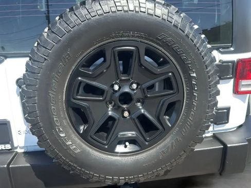 Used 2015 Jeep Wrangler Sport AWD/4WD image 32