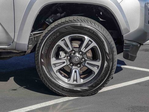 Certified 2018 Toyota Tacoma TRD Sport RWD image 12