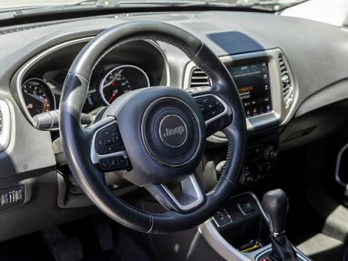 Used 2018 Jeep Compass Latitude w/ Popular Equipment Group FWD image 21