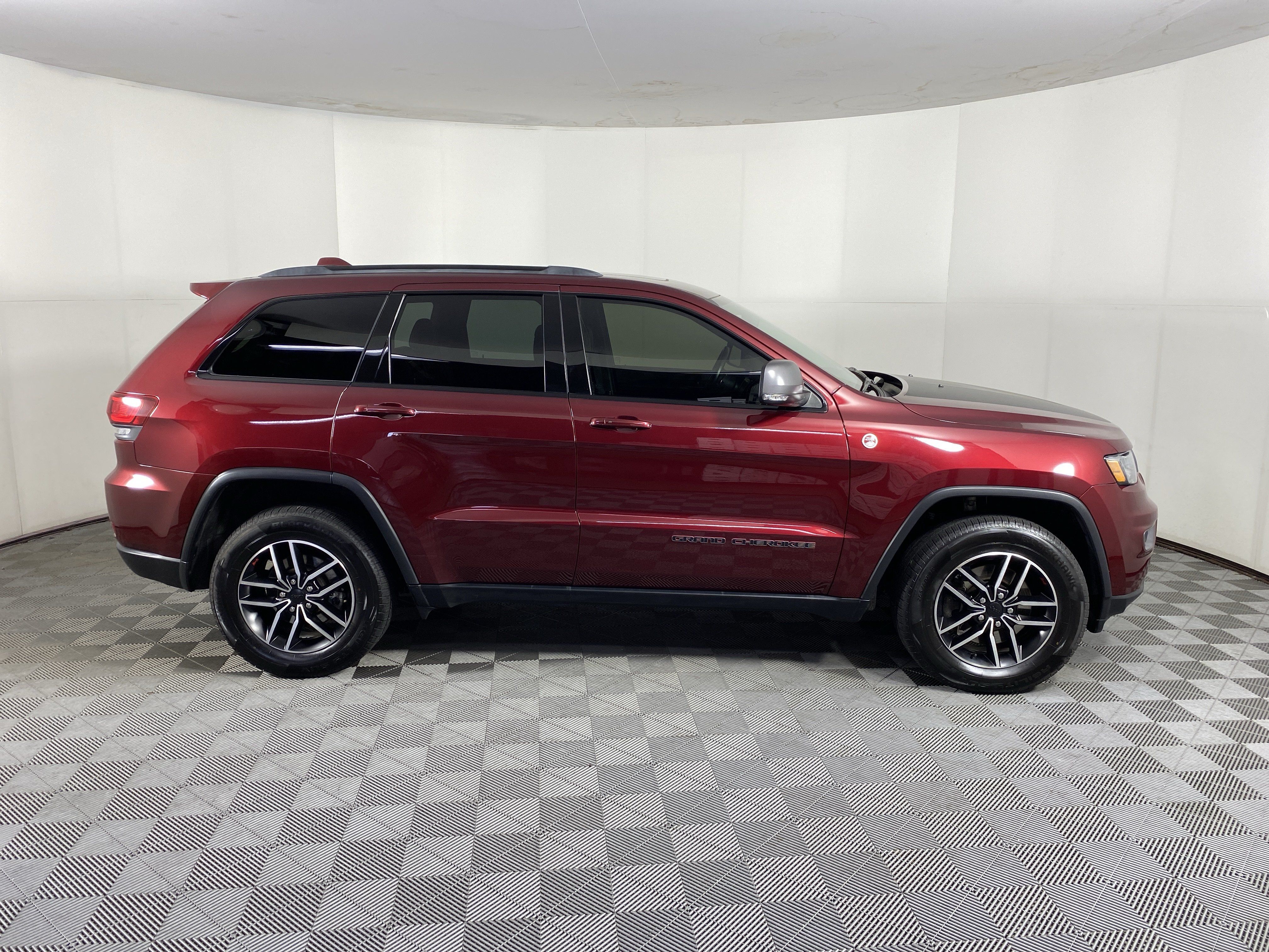 Used 2021 Jeep Grand Cherokee Trailhawk AWD/4WD image 8