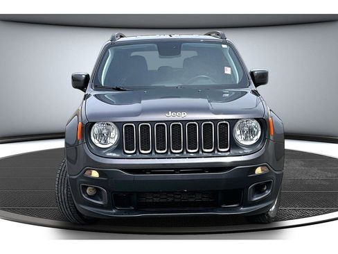 Used 2018 Jeep Renegade Latitude w/ Cold Weather Group AWD/4WD image 4