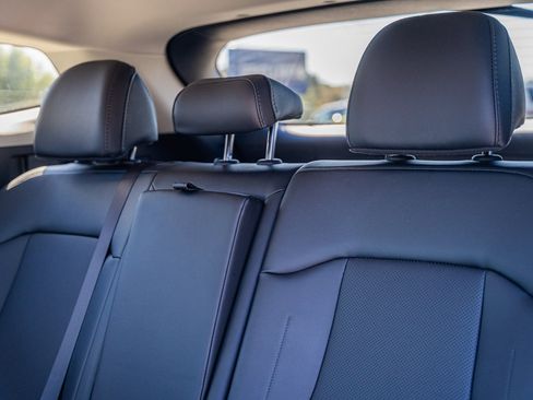 Used 2025 Kia Sportage EX image 18