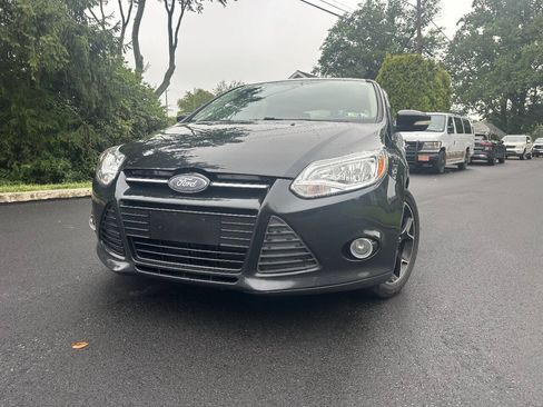 Used 2013 Ford Focus SE FWD image 2