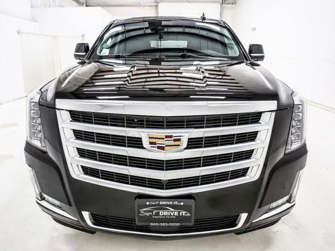 Used 2018 Cadillac Escalade ESV Premium Luxury image 8